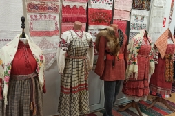 Стрельцы, барышни и тайны из сундучка: в ВятГУ открывается уникальная выставка