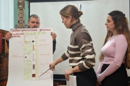 Студенты ВятГУ попробовали себя в сфере народного деревянного зодчества