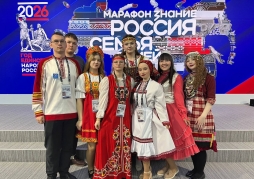 Сотрудник и студентки ВятГУ представили вуз на федеральном просветительском марафоне «Россия — семья семей» Общества «Знание»   