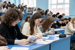 Знать, чтобы помнить: ВятГУ присоединился к Диктанту Победы-2026