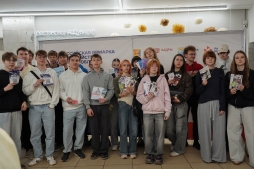Новые перспективы для молодежи: студенты ВятГУ приняли участие во Всероссийской ярмарке трудоустройства