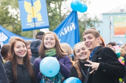 Более трех тысяч кировских студентов присоединились к всероссийскому Параду студенчества