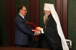 Опорный университет и Вятская епархия подписали Соглашение о сотрудничестве