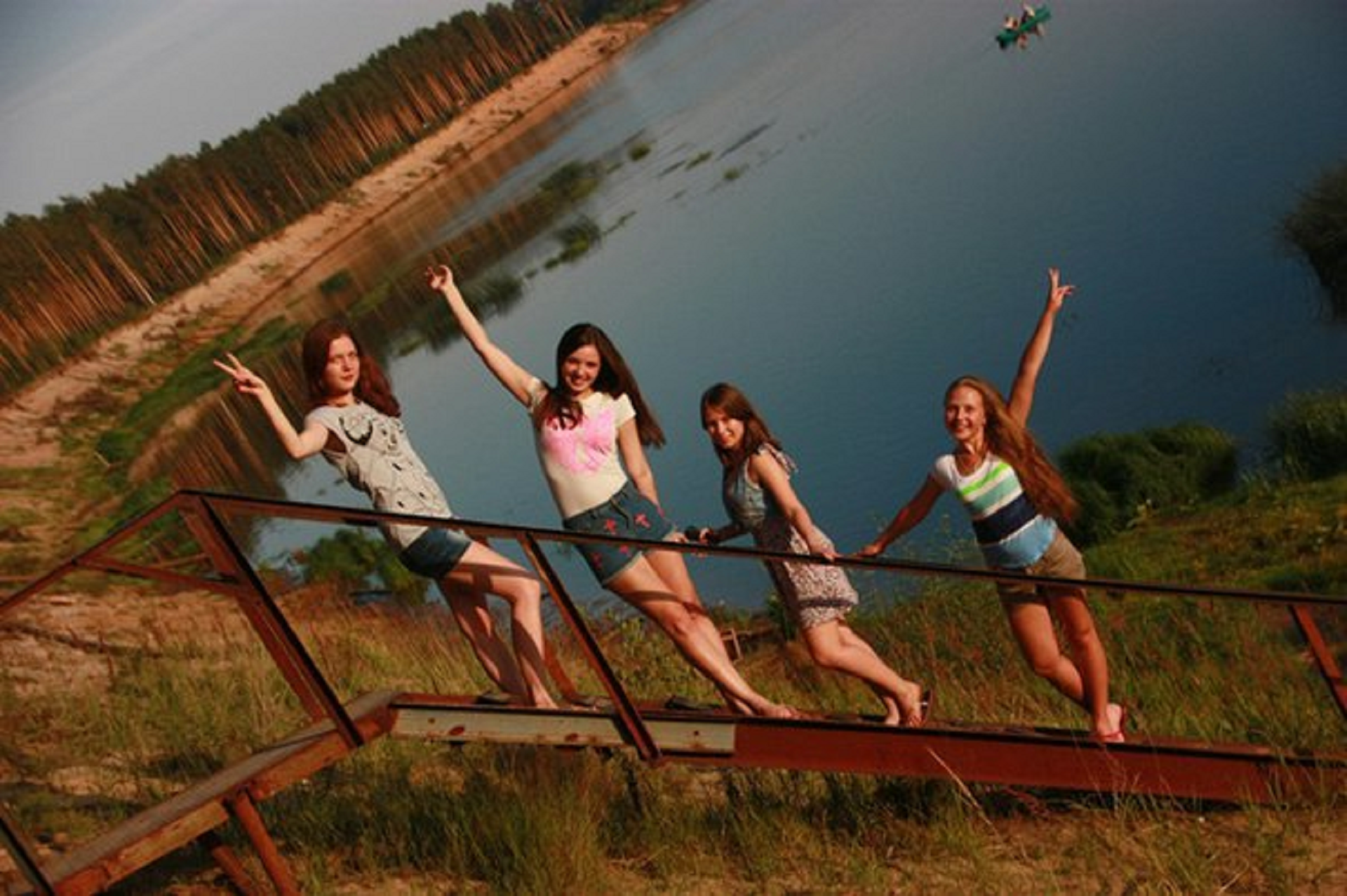 Студентов ВятГУ приглашают провести лето в лагере 