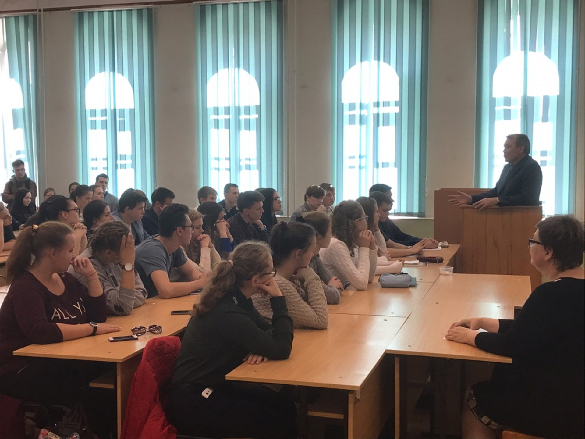 Студенты и преподаватели ВятГУ встретились с Леонидом Ивановичем Калашниковым