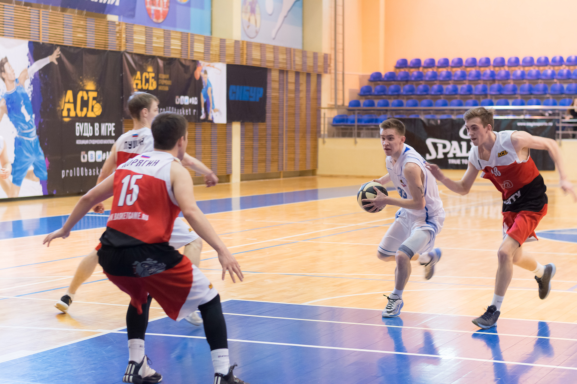 Баскетбольная команда ВятГУ выступила в соревнованиях Лиги Белова