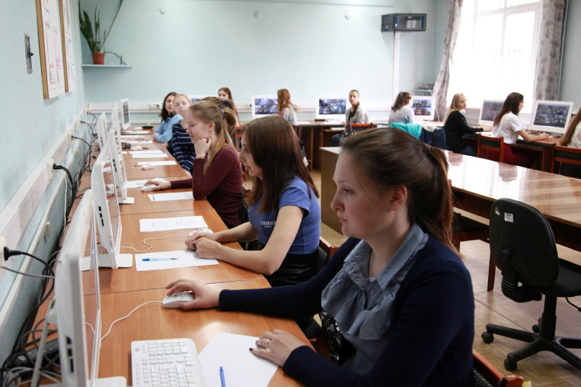 Студенты ВятГУ поделились впечатлениями от участия в деятельности ситуационно-информационного центра ЕГЭ