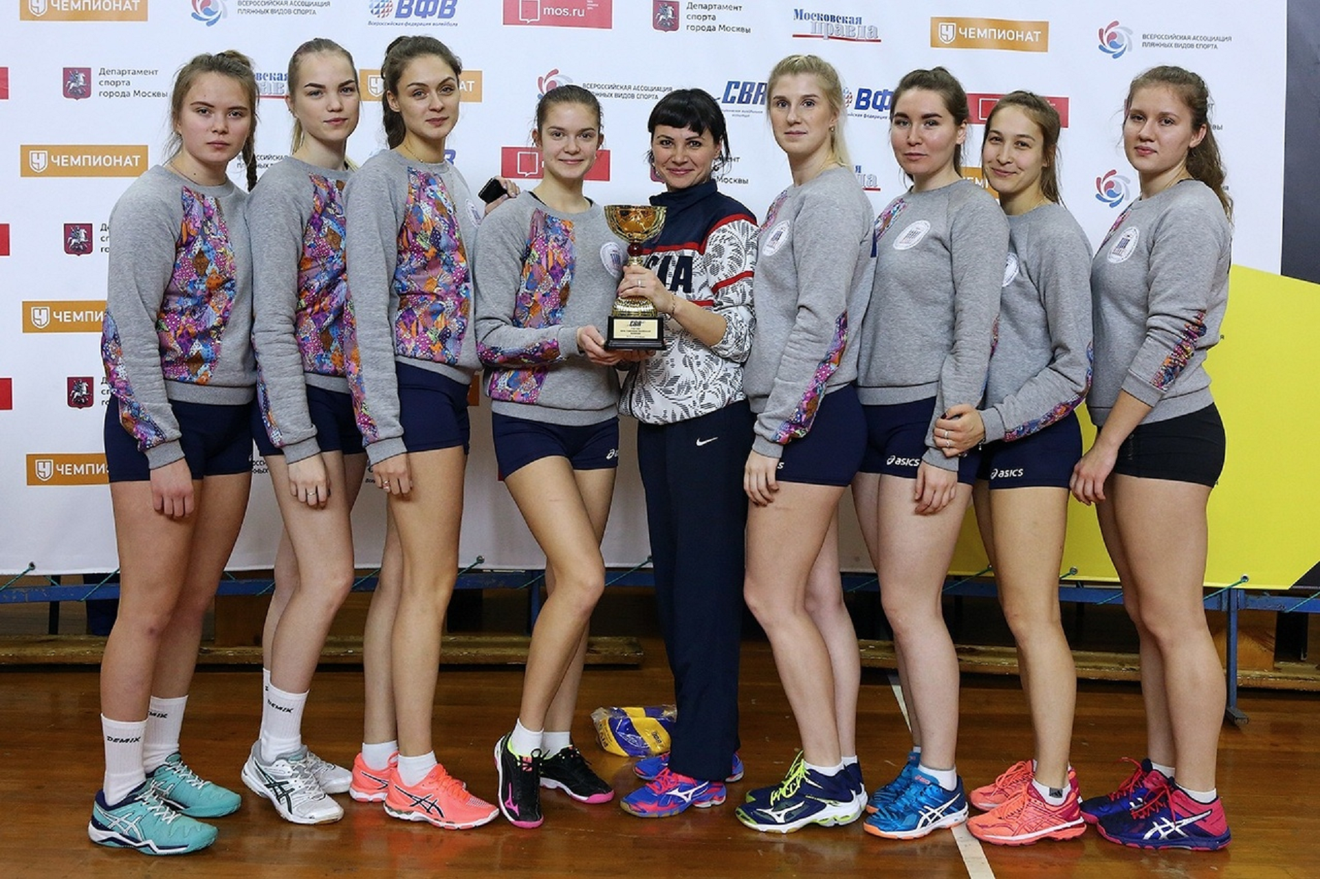 Женская сборная ВятГУ по волейболу – в восьмерке сильнейших в России