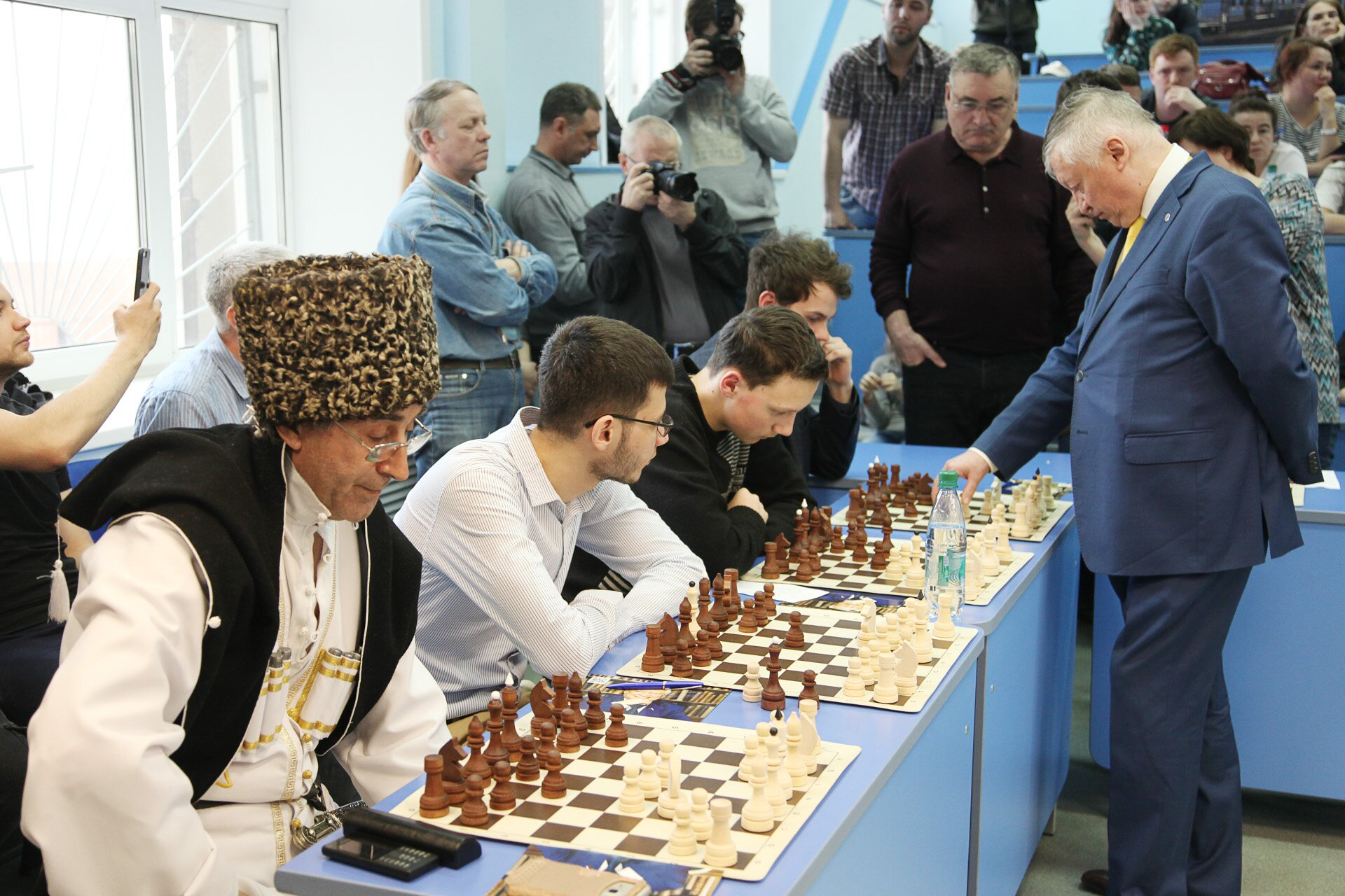 Выдающийся шахматист Анатолий Карпов посетил опорный вуз Кировской области