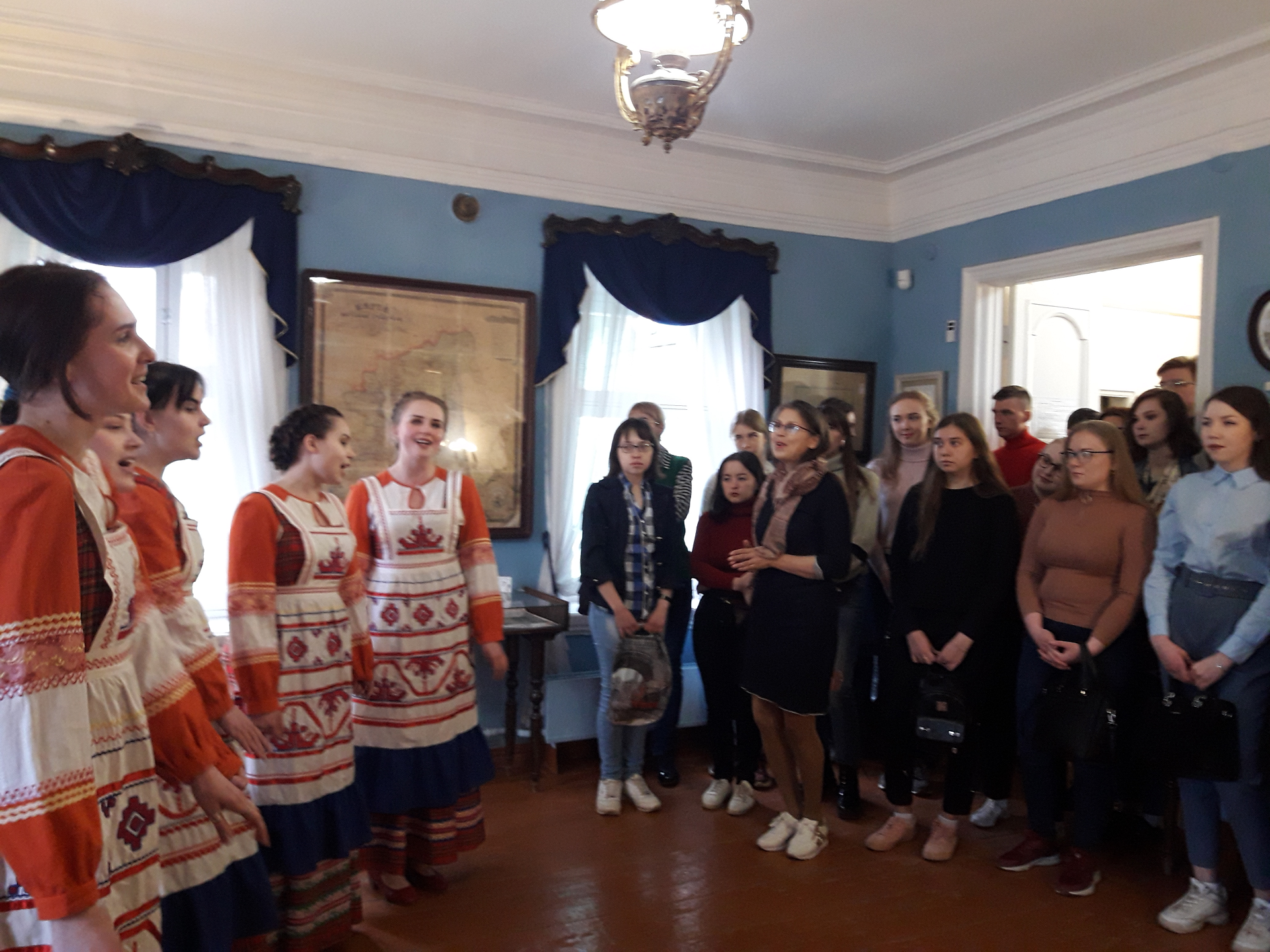 Творческие встречи, чай по-вятски и хороводы под гармошку Творческие встречи, чай по-вятски и хороводы под гармошку