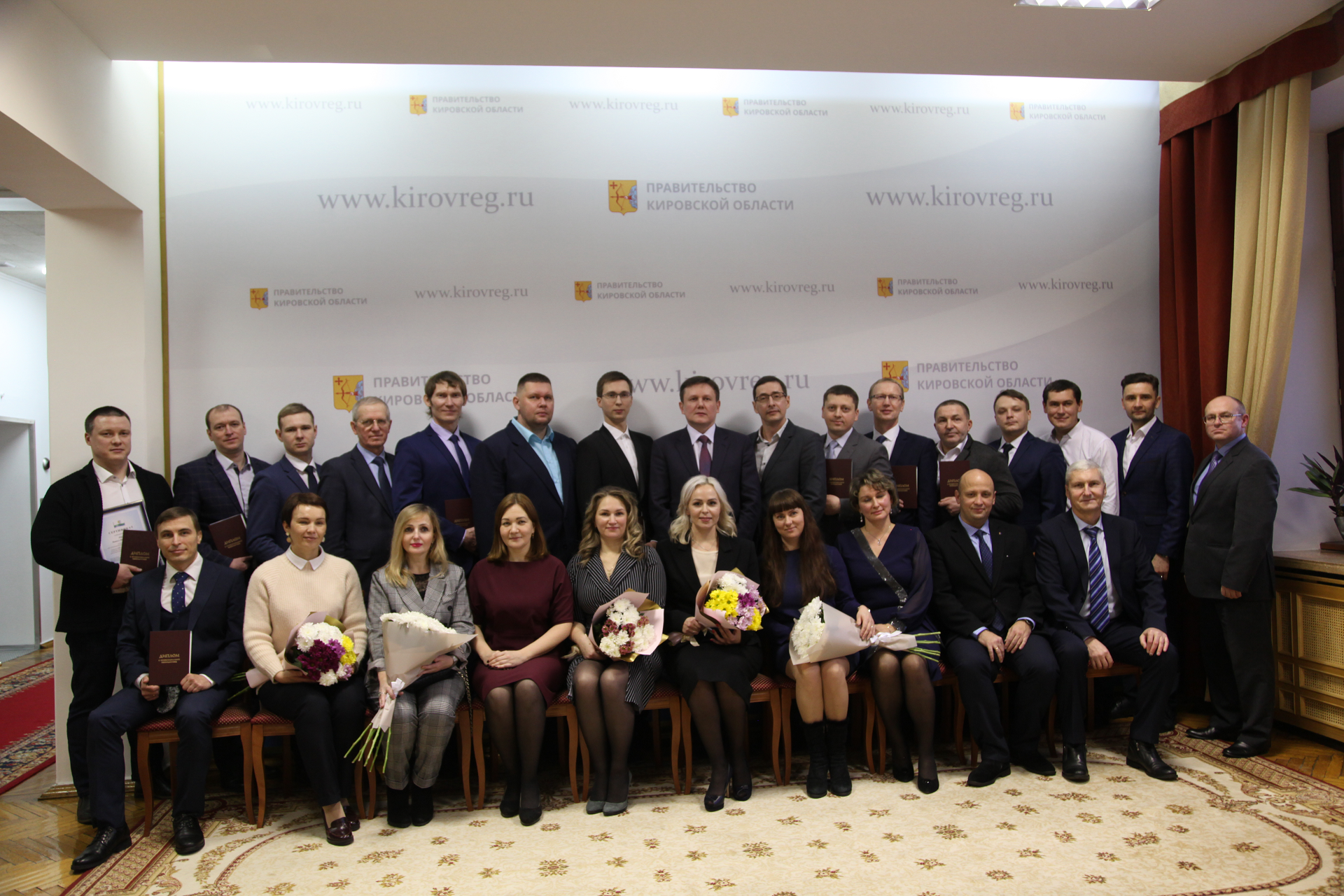 Выпускникам Президентской программы подготовки управленческих кадров Кировской области вручили дипломы