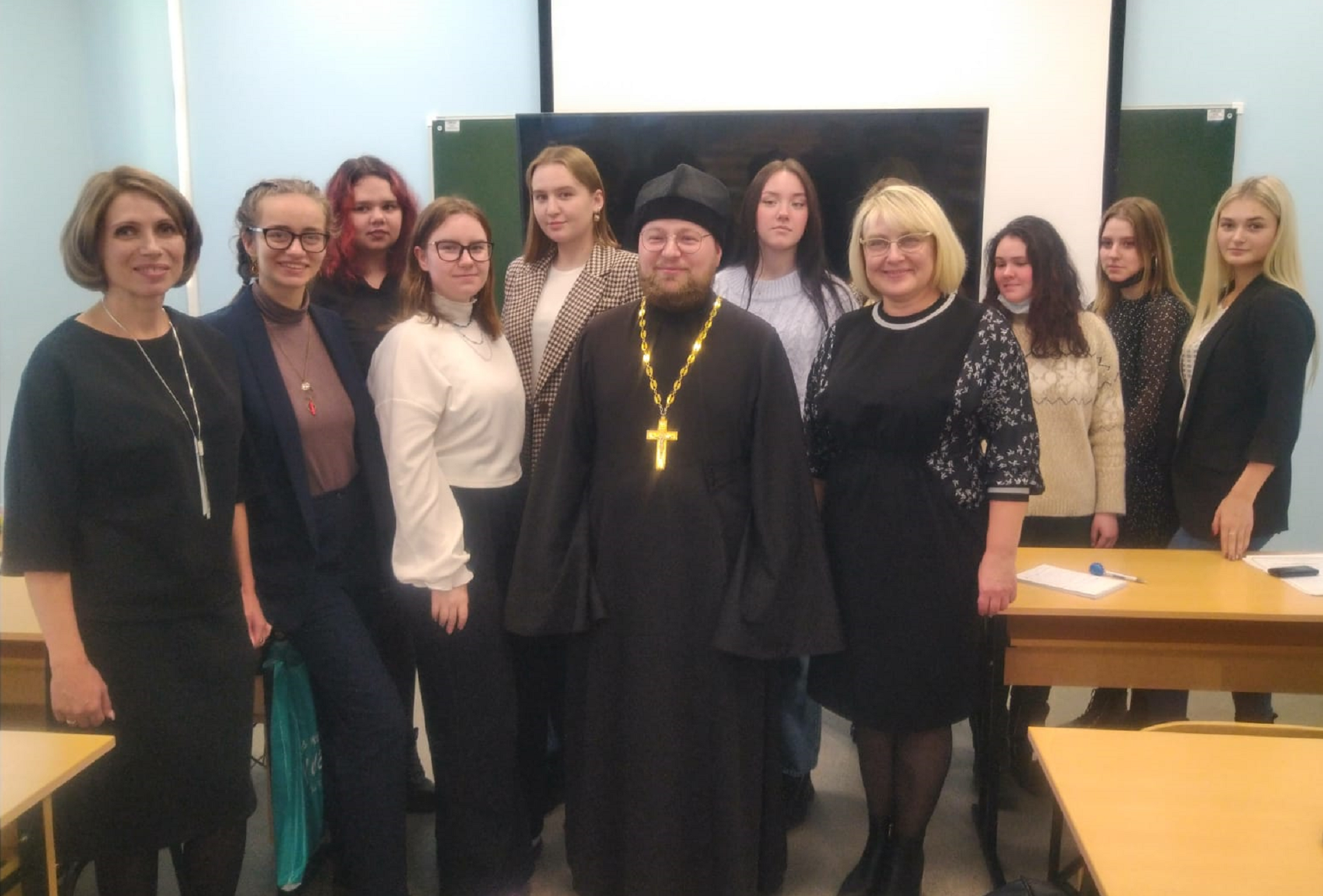 В ВятГУ стартовал проект по подготовке образовательных волонтеров нового поколения В ВятГУ стартовал проект по подготовке образовательных волонтеров нового поколения