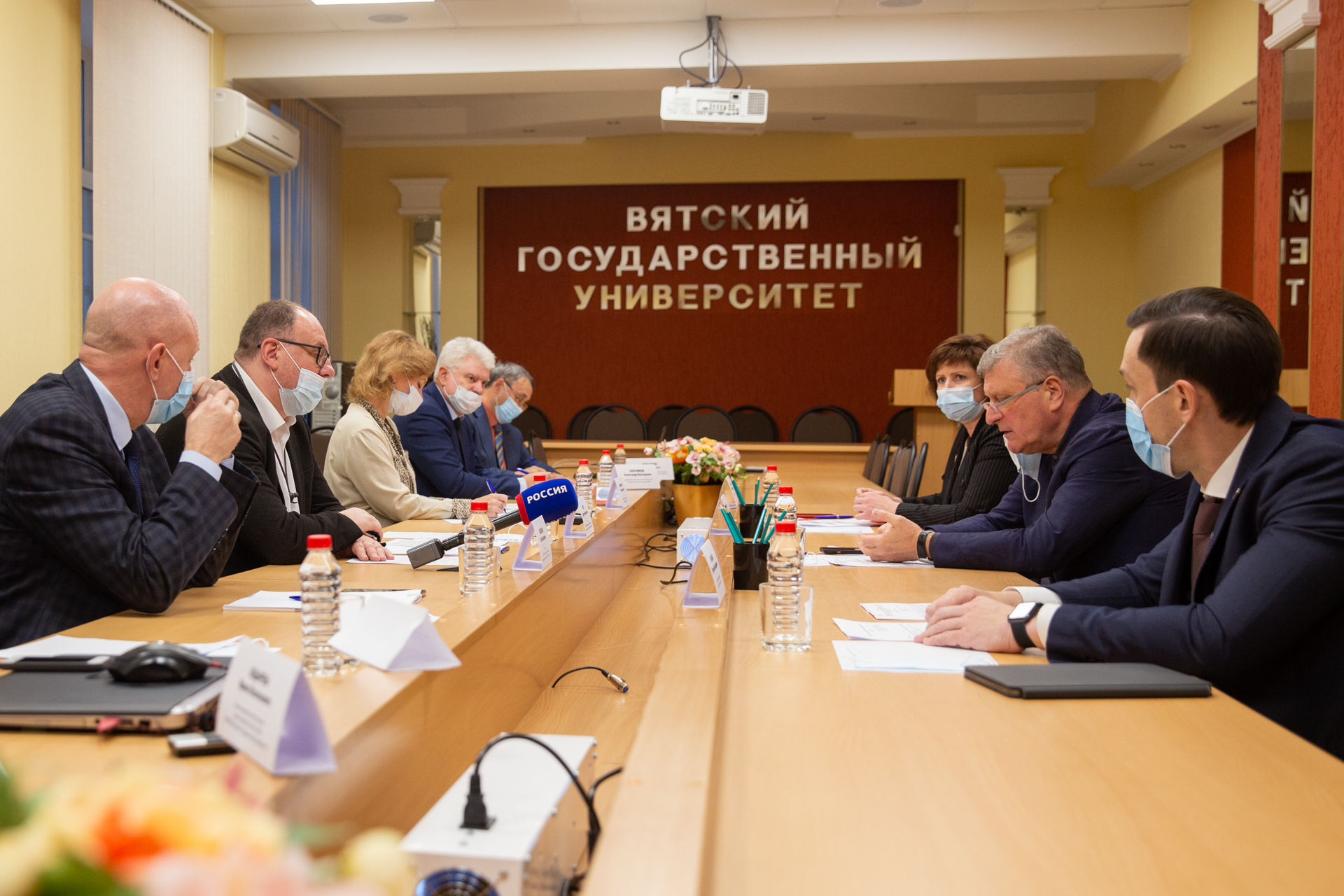 В ВятГУ прошло заседание Совета ректоров вузов Кировской области с участием главы региона Игоря Васильева В ВятГУ прошло заседание Совета ректоров вузов Кировской области с участием главы региона Игоря Васильева