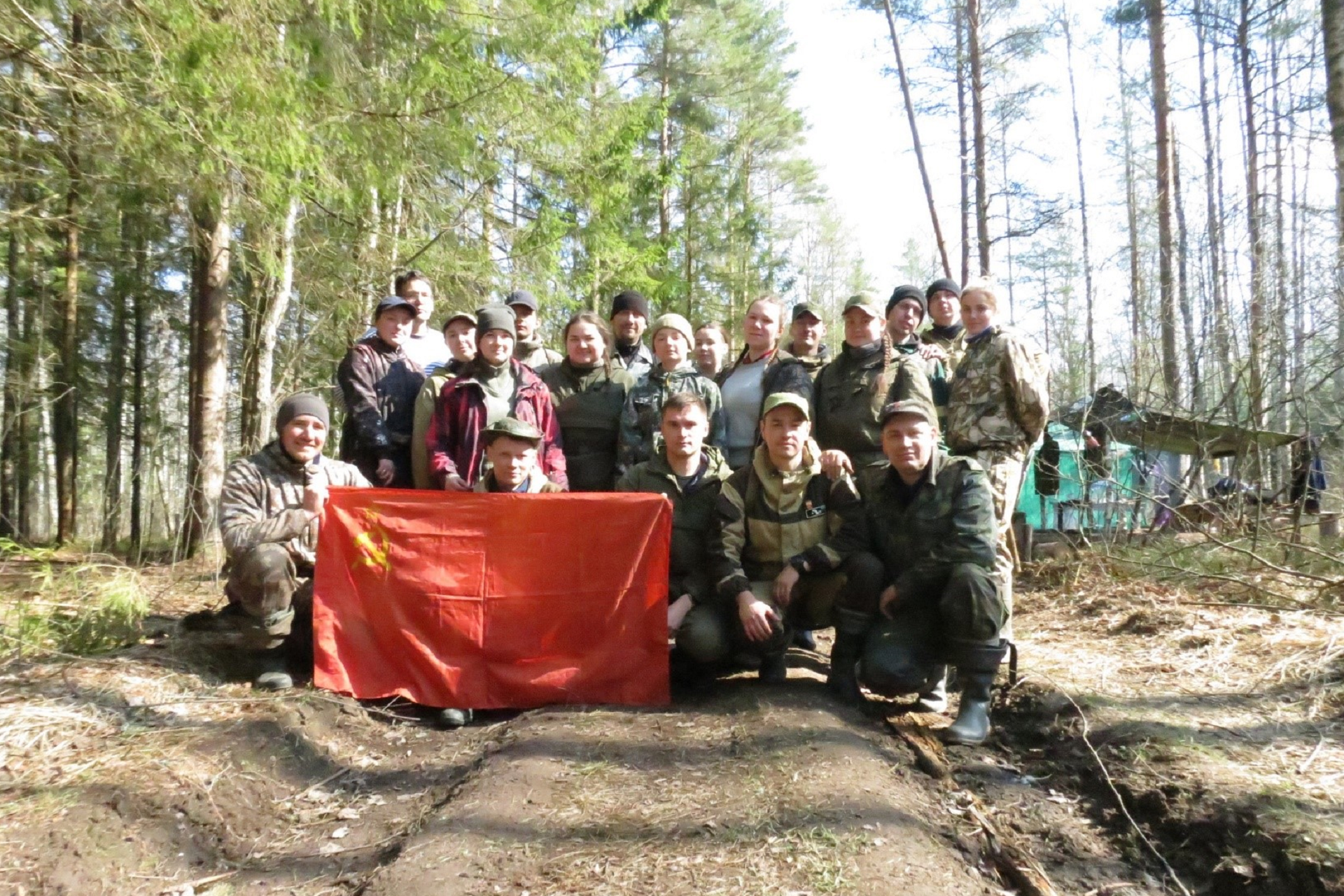 Как поисковики находят павших воинов Красной Армии и их родственников