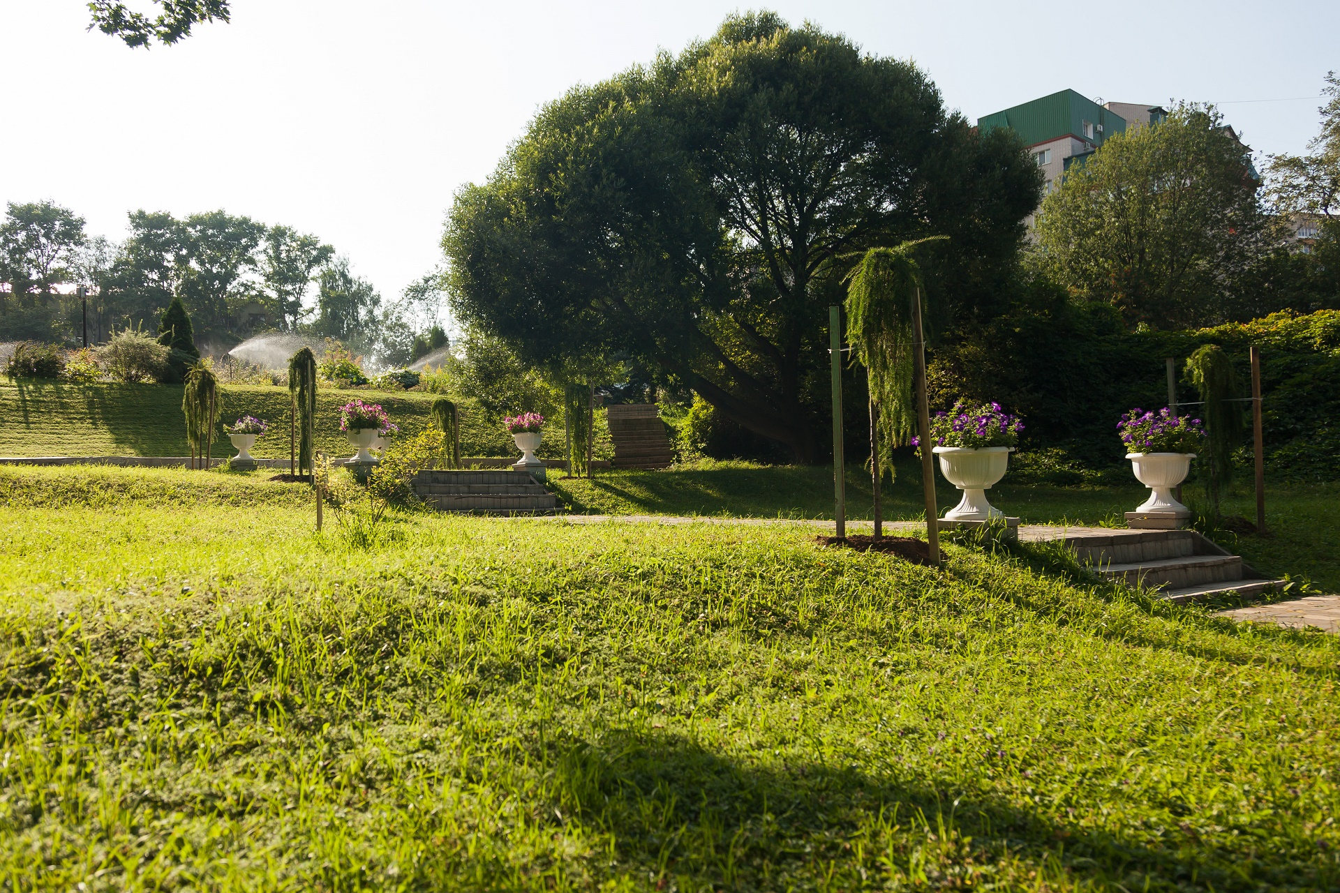 Сады древней греции и рима. Город киров ботанический сад. Живерни франция мельница. Античный террасированный сад италии. Садово-парковое искусство в древнем риме.