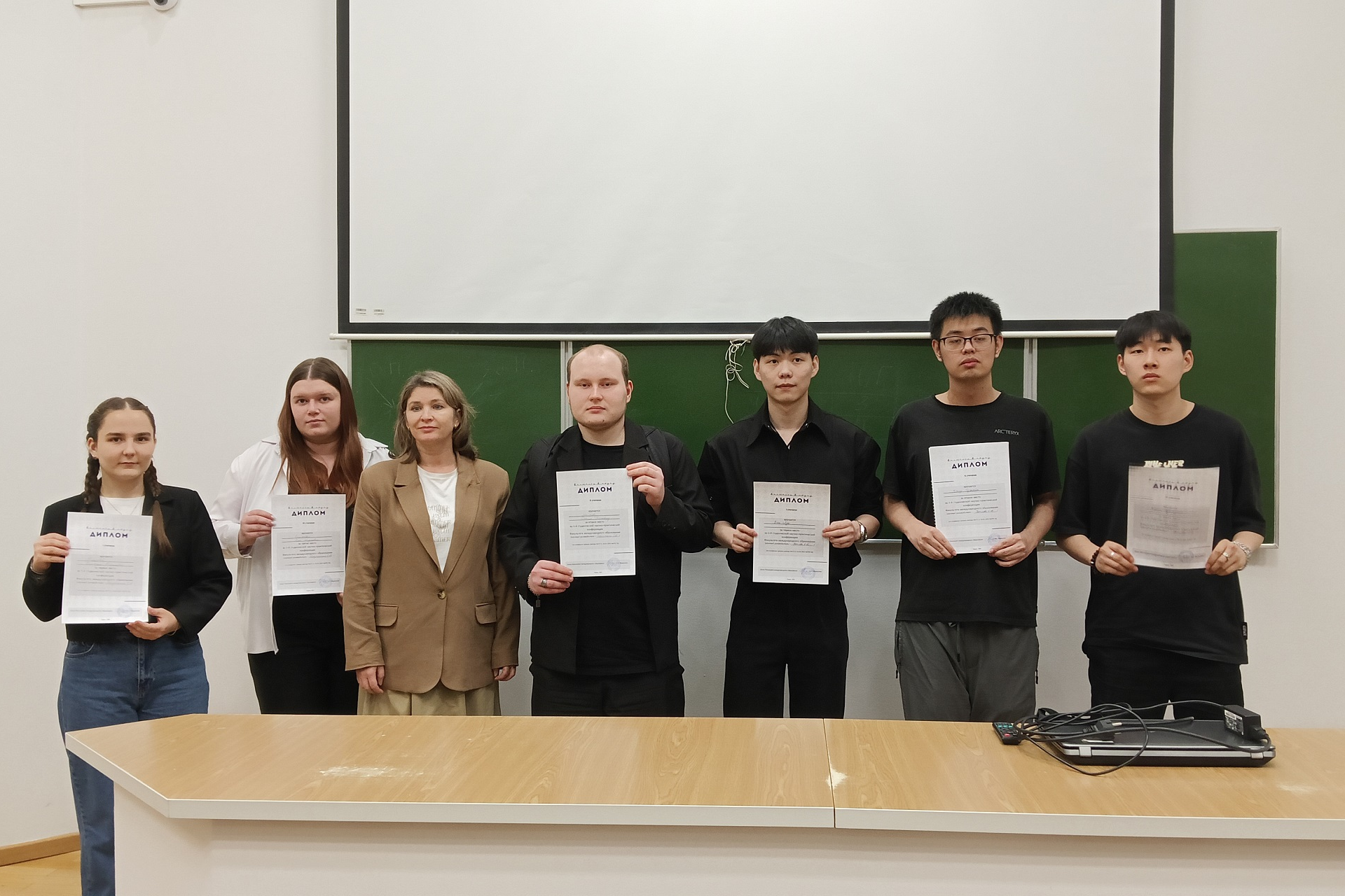Подведены итоги II студенческой научно-практической конференции, посвященной изучению русского и других языков, литературы, проблемам перевода и межкультурной коммуникации Подведены итоги II студенческой научно-практической конференции, посвященной изучению русского и других языков, литературы, проблемам перевода и межкультурной коммуникации