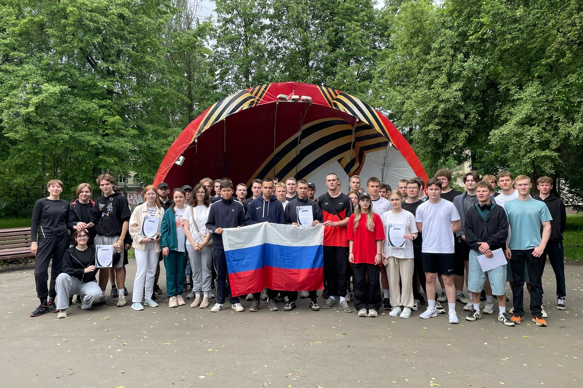 В ВятГУ подведены итоги интеллектуально-спортивного забега «Символы России», посвящённого Дню России В ВятГУ подведены итоги интеллектуально-спортивного забега «Символы России», посвящённого Дню России