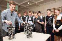 Центр «Робототехника и мехатроника» ВятГУ приглашает школьников на образовательные программы