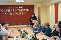 Объединяющая роль праздников в России явилась темой очередной лекции проекта «Знание. Государство» в Вятском государственном университете