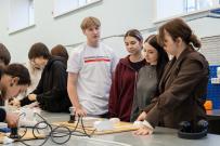 На площадке ВятГУ юные участники федерального проекта «Профессионалитет» попробовали силы в востребованных профессиях сегодняшнего дня и будущего