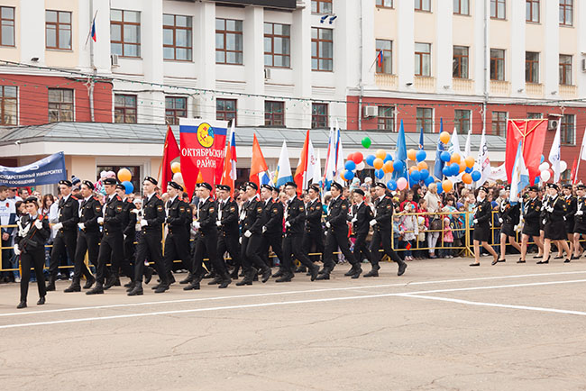 День Победы Киров Театральная площадь парад