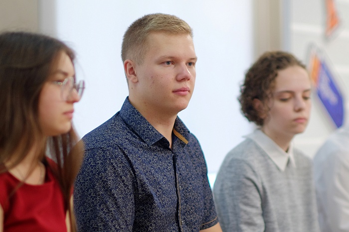 По инициативе врио губернатора Александра Соколова учреждена именная стипендия для выпускников-стобалльников
