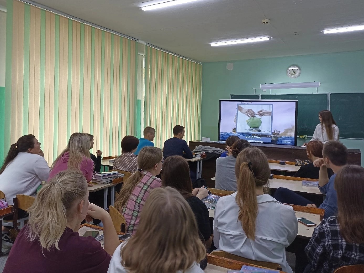 Волонтерский проект "Школа финансовой грамотности" реализуется при участии студентов ВятГУ