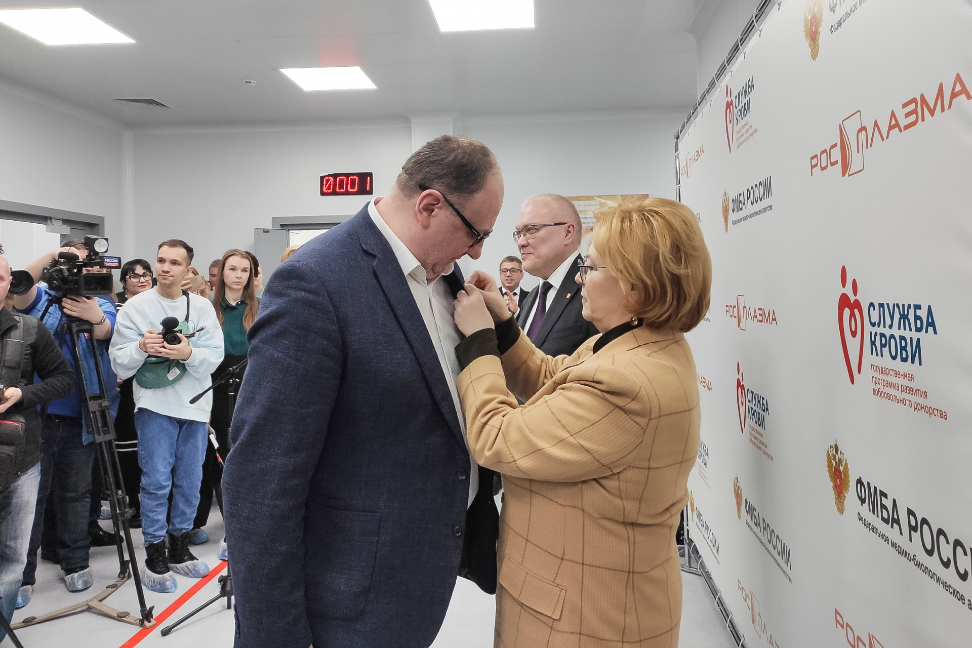 Ректора ВятГУ наградили медалью за содействие донорскому движению