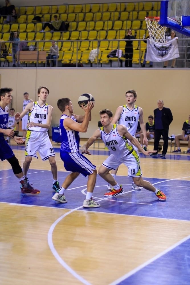 Сборная ВятГУ по баскетболу вошла в пятёрку сильнейших на Финале 8 Высшего Дивизиона «Поволжье-Урал»